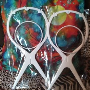 2 Wig Stands